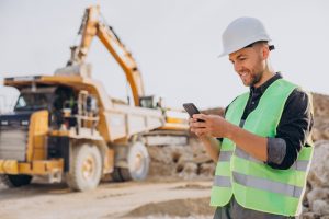 Escavadeiras Hitachi - LANDCROS e caminhões off‑road Tonly: equipamentos inteligentes para modernizar a mineração com a ZAMine Brasil